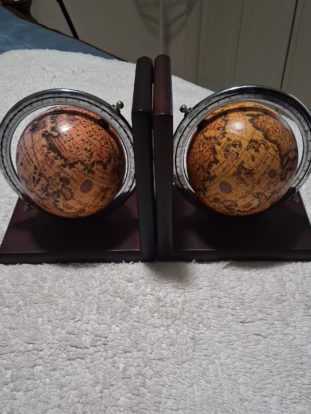 Antique-Style Globe Wooden Bookends in Brown and Gold